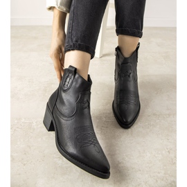 Schwarze Cowboystiefel mit aufgesticktem Mustgrow-Muster 2