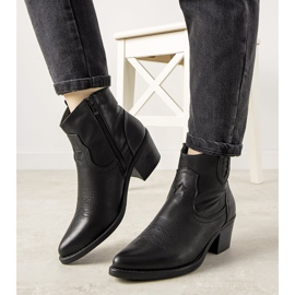 Schwarze Cowboystiefel mit aufgesticktem Mustgrow-Muster 1