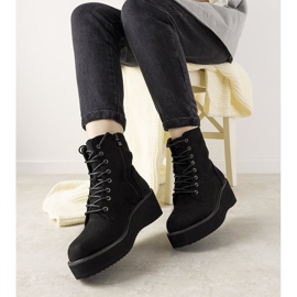 Schwarze Stiefel auf einer hohen Dexter-Sohle 1