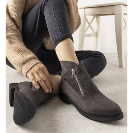 Graue Stiefel mit flachem Absatz Belados 2