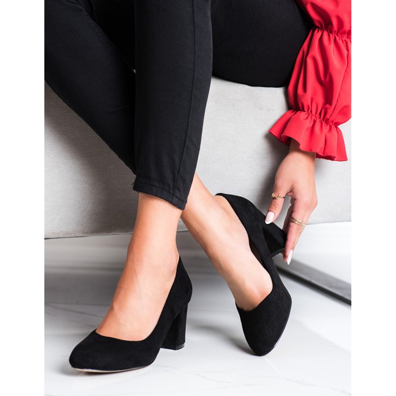 Sabatina Pumpen auf einer Säule schwarz 2