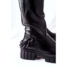 Hohe schwarze Stiefel mit Kettenabriss 1