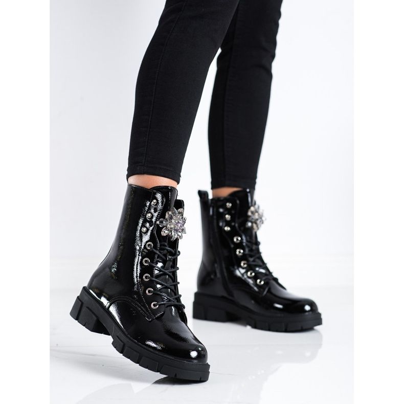 S. BARSKI Arbeiter mit einem Kristallornament von S.BARSKI schwarz 1