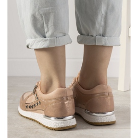 Rosa Sport-Sneakers verziert mit Daphne-Nieten 2