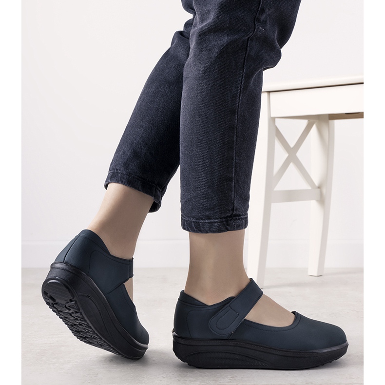 Marineblaue Halbschuhe mit dicker Sohle von Lumen 1
