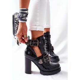 Boots On a Post Schwarz lackierte Schnalle Krokodil Bramshall 1