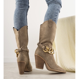Beige Cowboystiefel auf dem Effie Post khaki 2