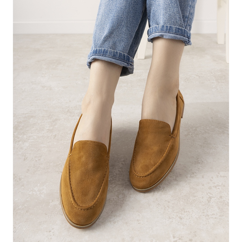 Camel Loafer mit flachem Absatz in der Innenstadt braun 1