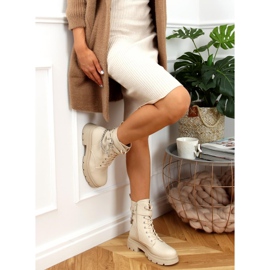 Arbeiter mit Ketten RQ381 Beige 1