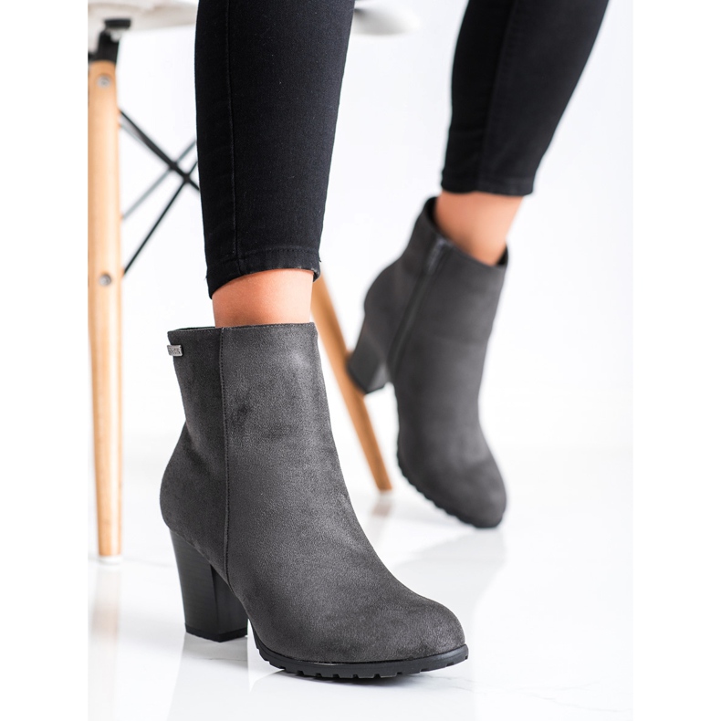 Goodin Graue Booties auf der Post 2