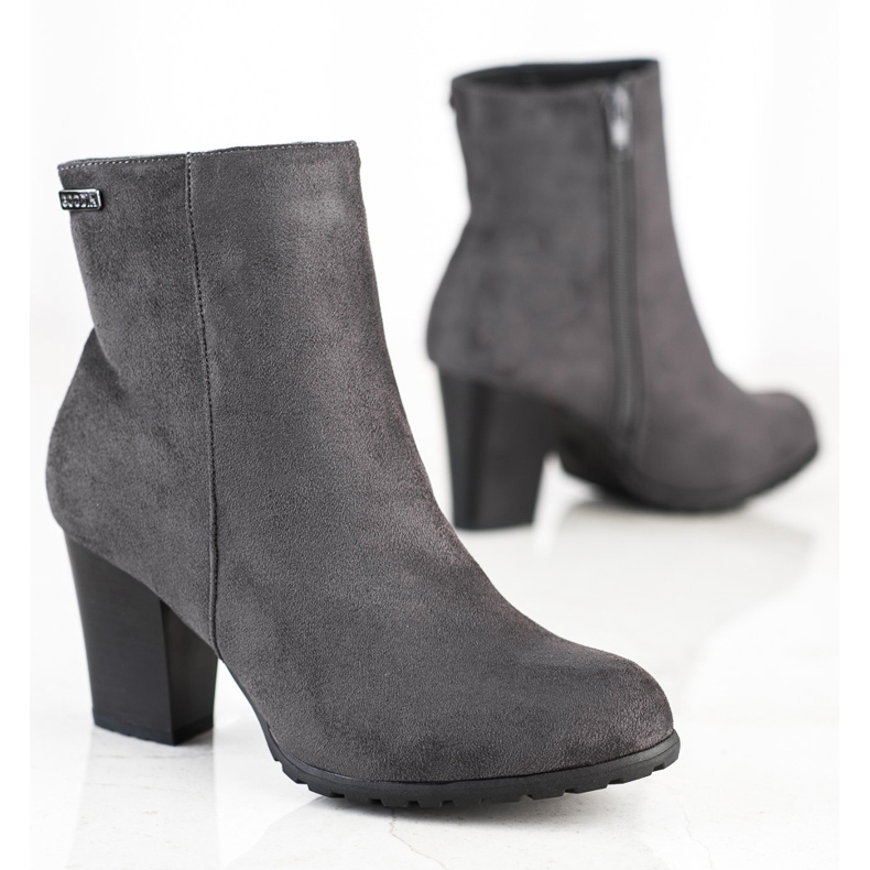 Goodin Graue Booties auf der Post 1