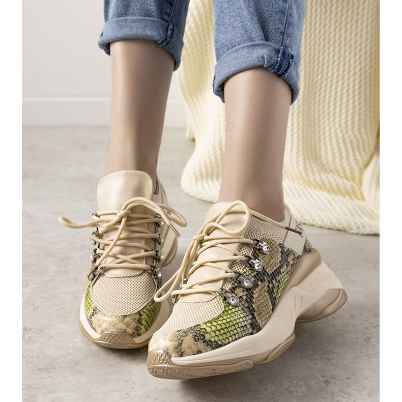 Beige Sneaker auf hoher Lissa-Sohle 1