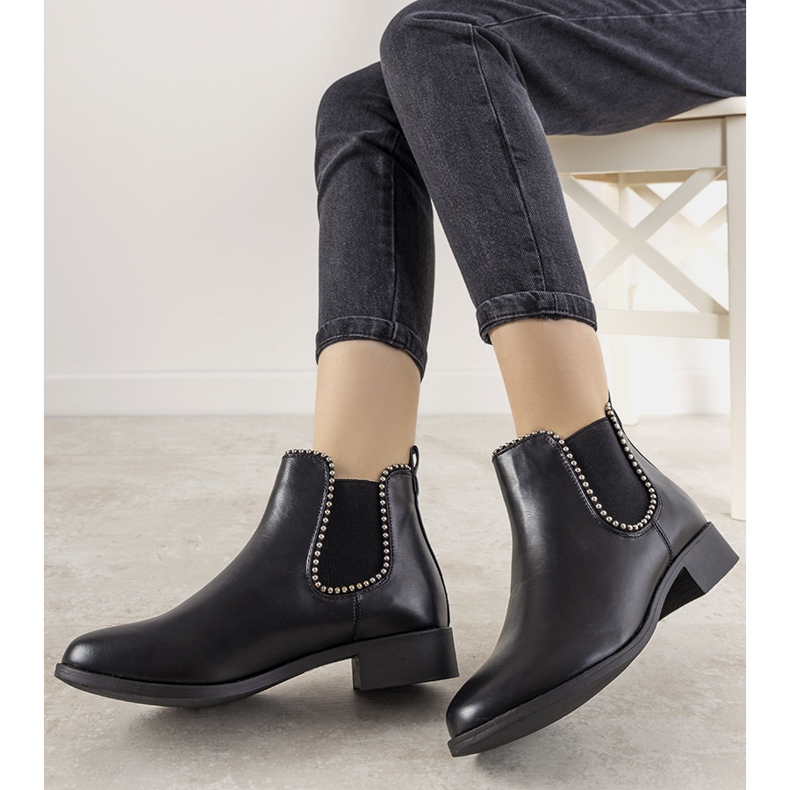 Klassische schwarze Stiefeletten mit Gummizug und Merino-Nieten 1