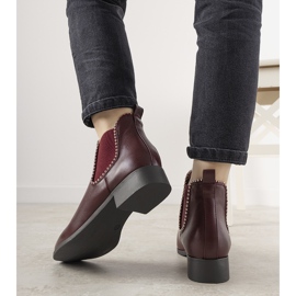 Klassische rote Stiefeletten mit Gummizug und Merino-Nieten 1