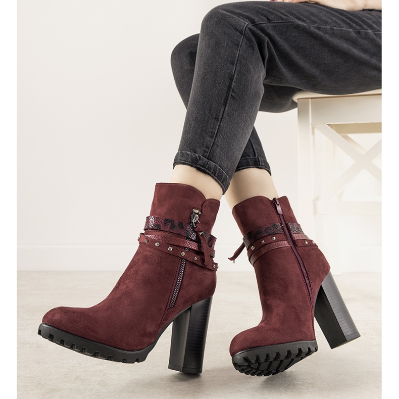 Barella Damen kastanienbraune Wildlederstiefel auf der Post rot 1