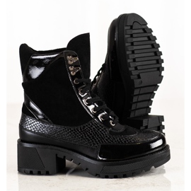 Janessa Schwarze Modearbeiter 1