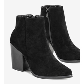 Schwarze Stiefeletten auf dem Posten von Mylady 1