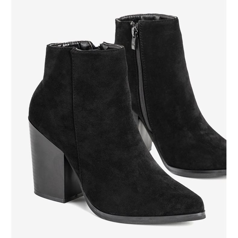 Schwarze Stiefeletten auf dem Posten von Mylady 1