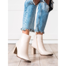 Seastar Elegante Stiefel auf einem Pfosten beige 1