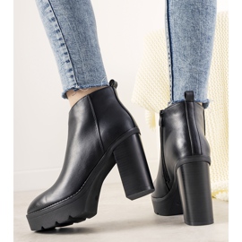 Klassische schwarze Stiefel auf der Post für Frauen My Need 1