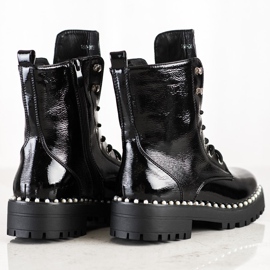 Bestelle Schwarze Arbeiter mit Perlen 1