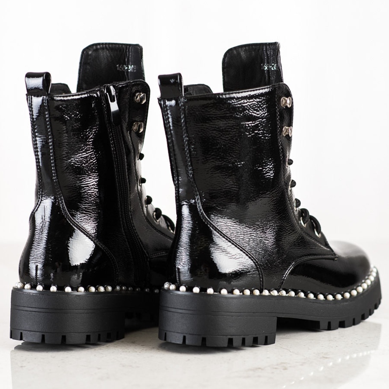 Bestelle Schwarze Arbeiter mit Perlen 1