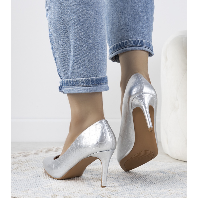 Silberne Pumps auf einem Byatt Stilettoabsatz 1