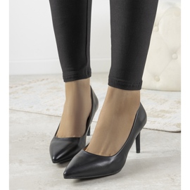 Schwarze klassische Pumps auf einem Isla-Stilettoabsatz 1