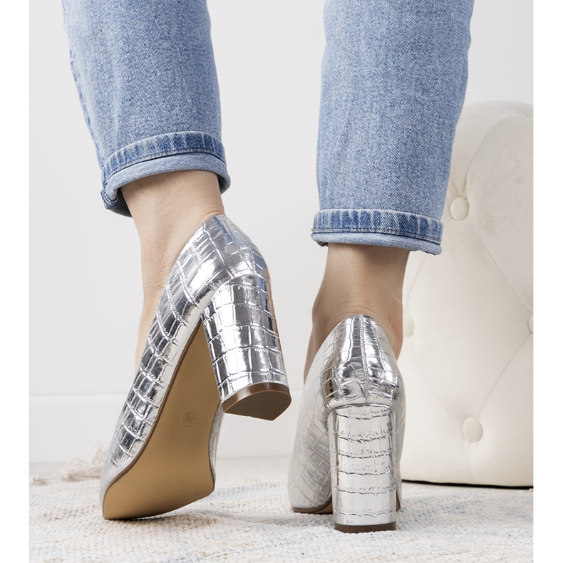 Silberne Pumps am Cowen-Pfosten silber- 1