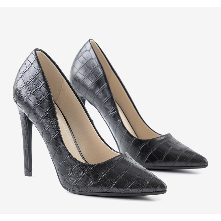 Schwarze Pumps auf einem Thrower-Absatz 1