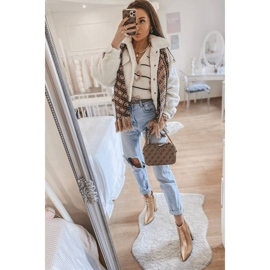 Goldene Stiefeletten an der Stomp Post 1