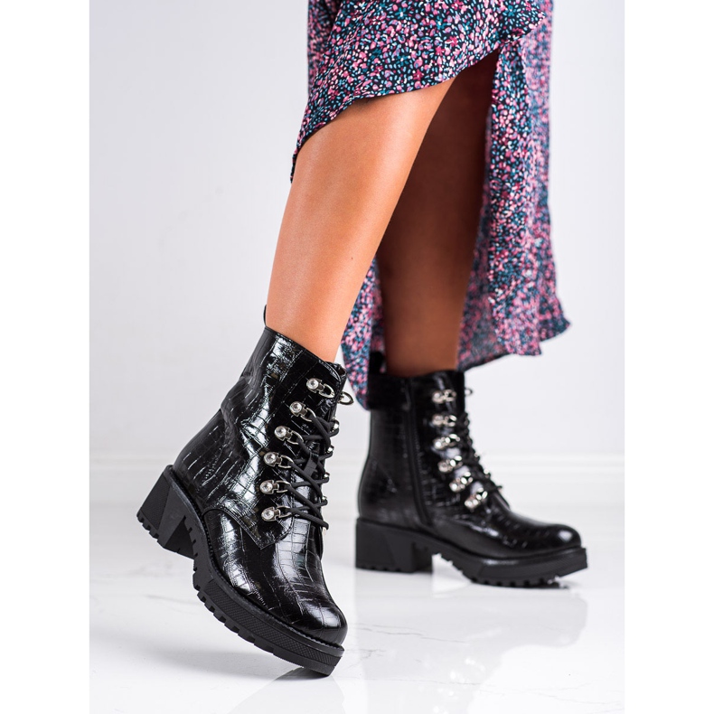 Bestelle Stilvolle isolierte Arbeiter schwarz 2