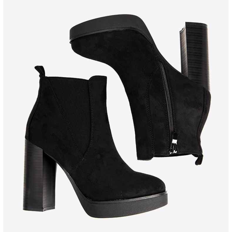 Schwarze Damenstiefel auf einem hohen Lacassepfosten 1