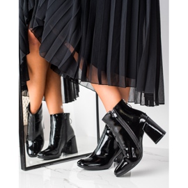 Lucky Shoes Lackierte Stiefel am Pfosten schwarz 2