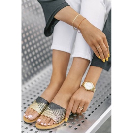 Glam Star Hausschuhe in Schwarz und Gold 1