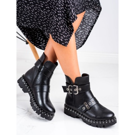 Janessa Arbeiter mit Jet schwarz 1