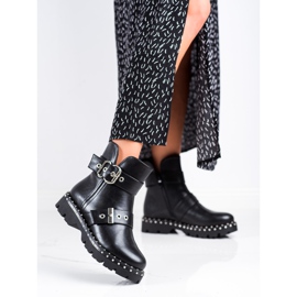 Janessa Arbeiter mit Jet schwarz 2