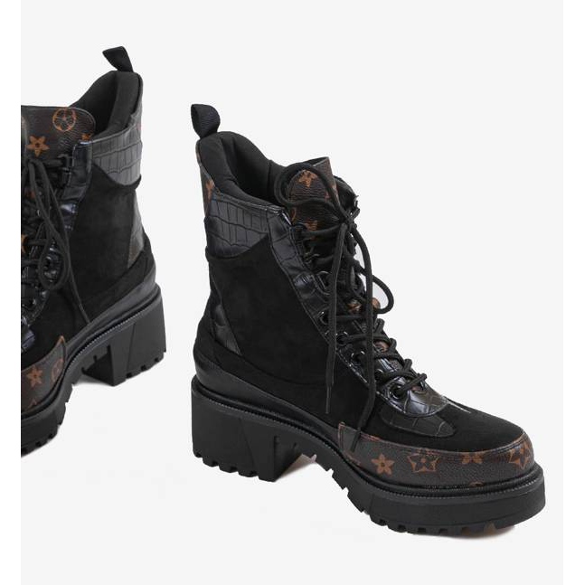 Schwarze Taschen mit braunen Einsätzen 1