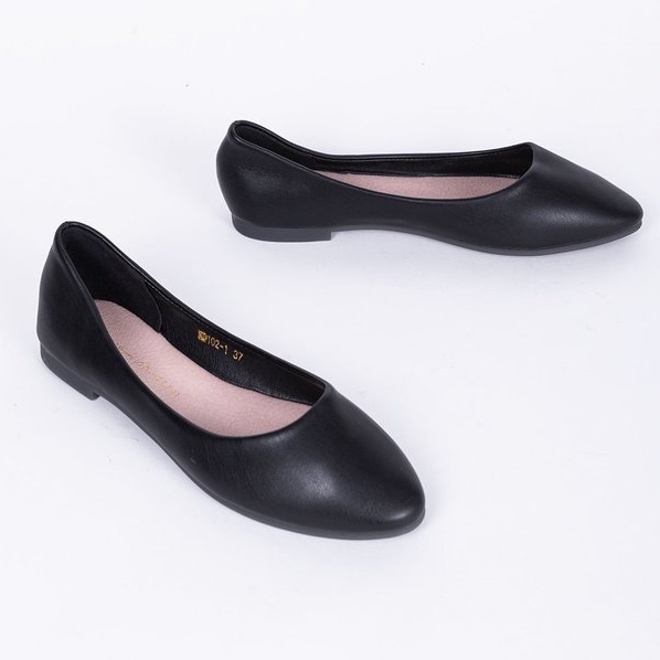 Schwarze Ballerinas mit Mandelnase Baleria 1