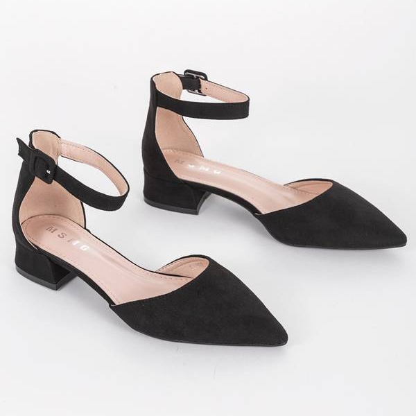 Schwarze Ballerinas mit Black Velvet-Ausschnitten 1