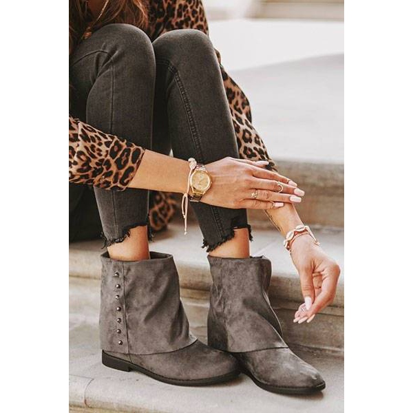 Graue Stiefel am überzogenen Lana Keilabsatz 1