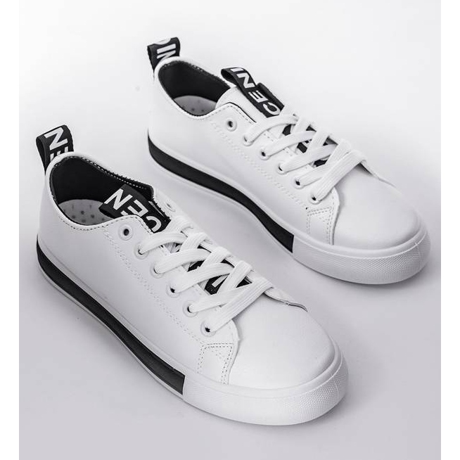 Alisons weiße Sneaker mit flacher Sohle schwarz 1