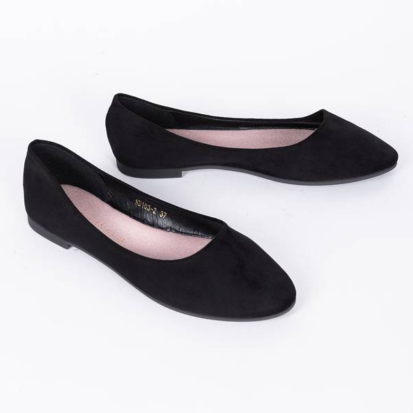 Schwarze Ballerinas mit Mandelspitze Ballenpressen 1