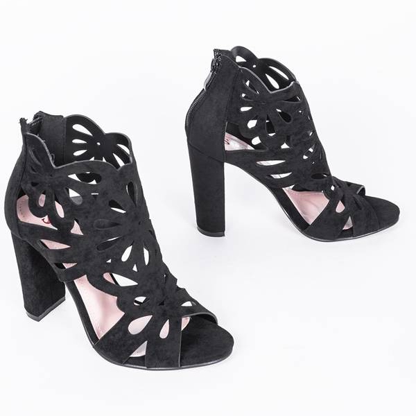 Schwarze Stiefel mit Cut-Outs von Leah 1