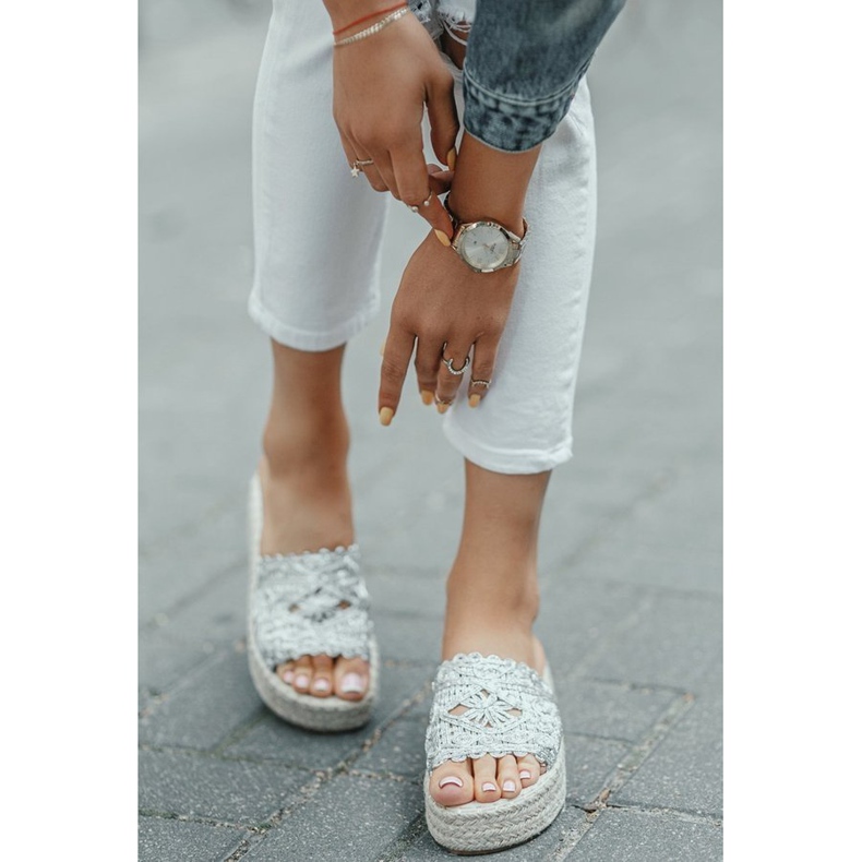 Silberne Pantoffeln auf der Sudden Draft-Plattform silber- 2