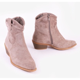 Graubraune Cowboystiefel auf dem Bowi Bowi Post 2