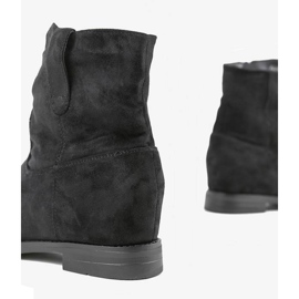 Schwarze Stiefel auf einem überzogenen Buenna-Keilabsatz 2