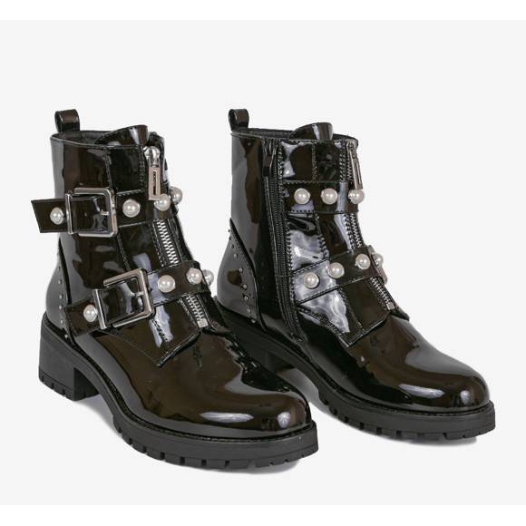 Glänzende schwarze Issa-Arbeiter 1