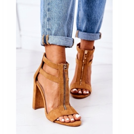 PS1 Wildledersandalen auf einer Camel Folly Bar braun 1