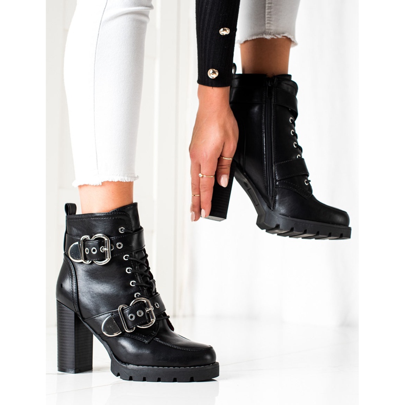 Erynn Schwarze Stiefel auf einem hohen Pfosten 2